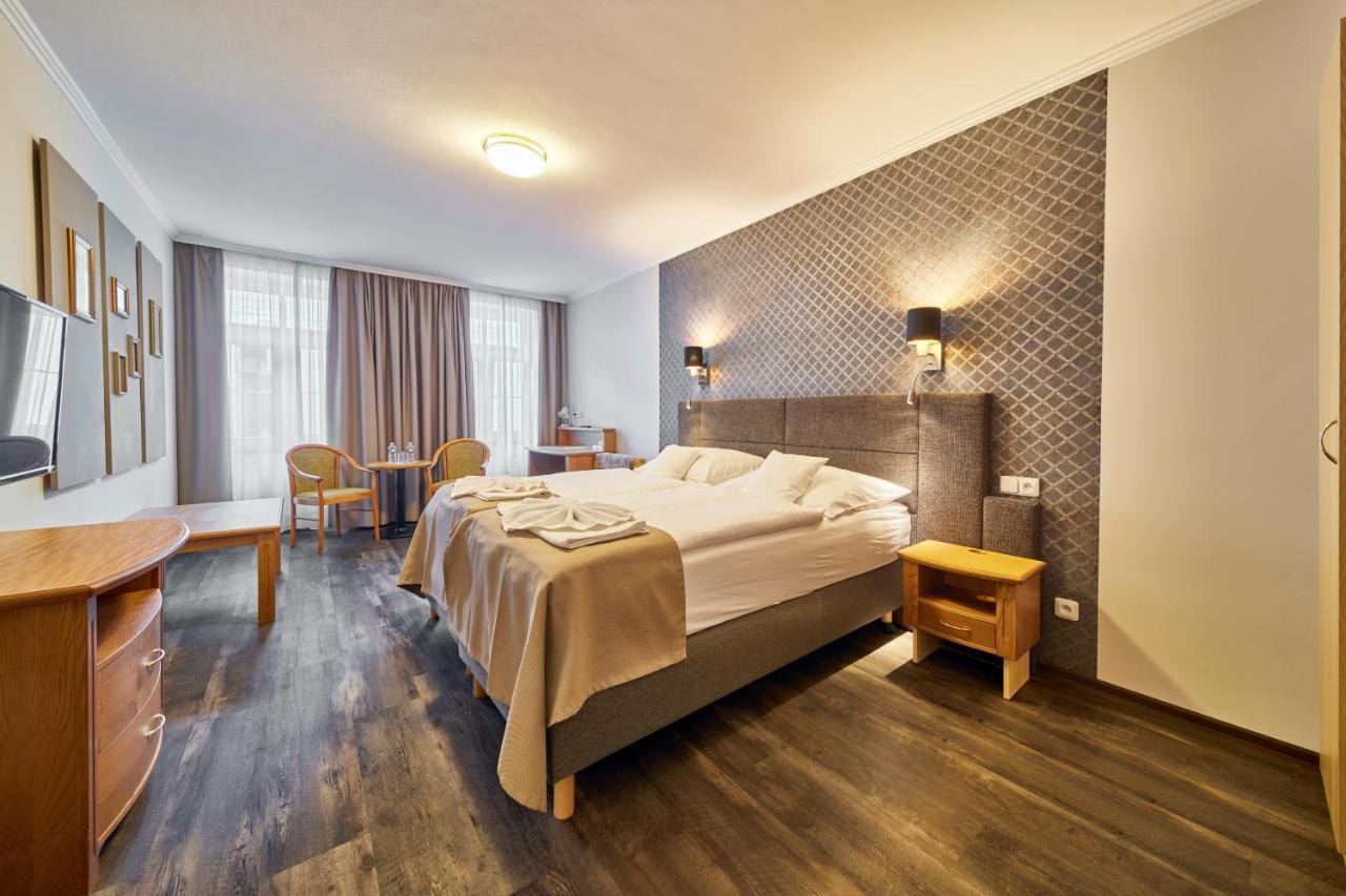 Hotel Adam 트러트노브 외부 사진