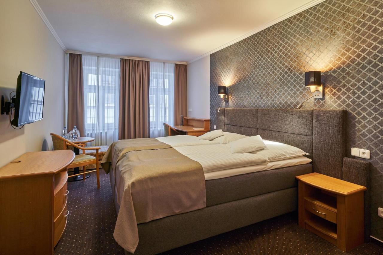 Hotel Adam 트러트노브 외부 사진